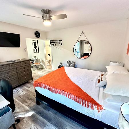The Agustin Guesthouse - Men Only Clothing Optional Fort Lauderdale Exterior photo