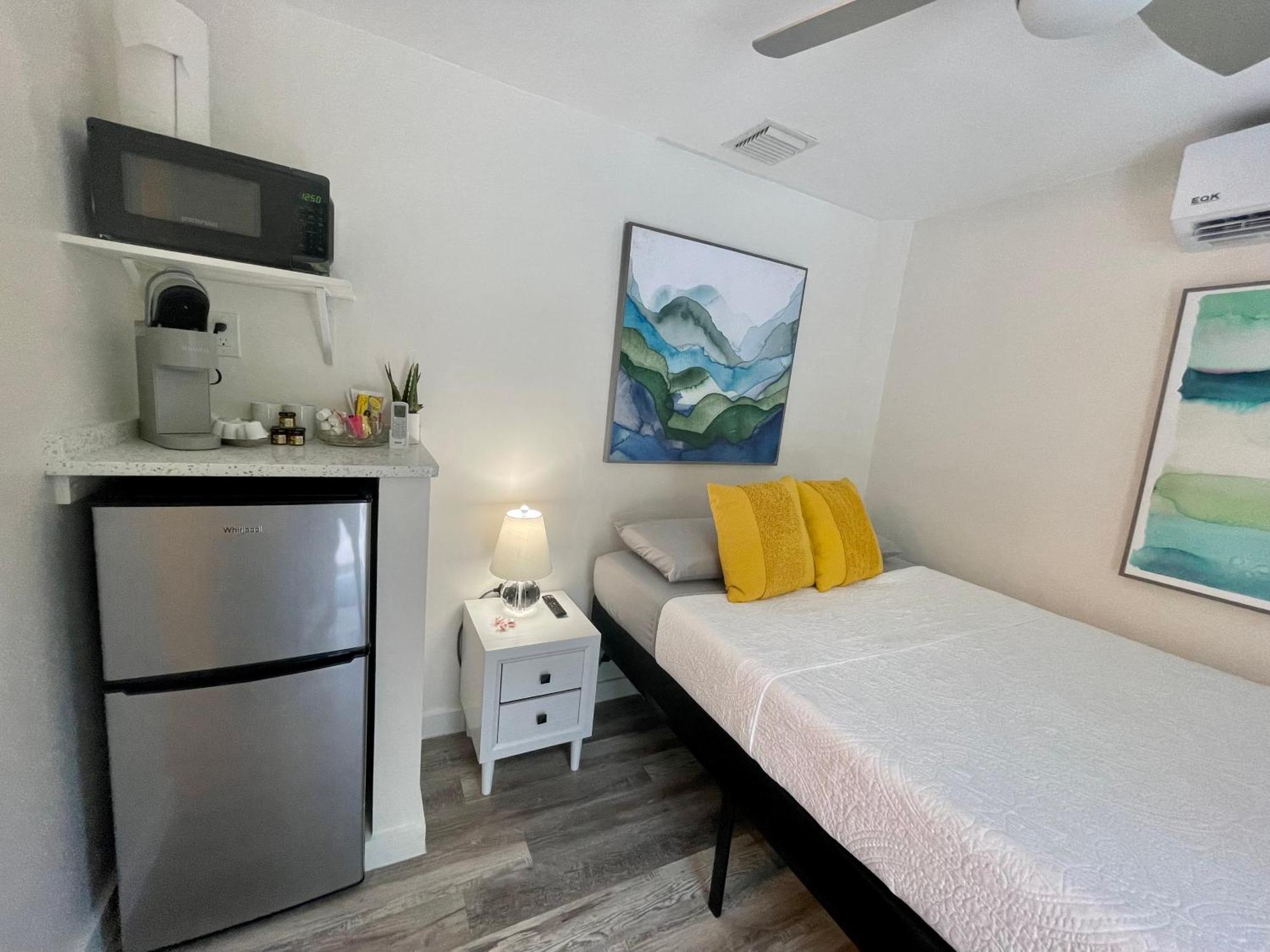 The Agustin Guesthouse - Men Only Clothing Optional Fort Lauderdale Exterior photo